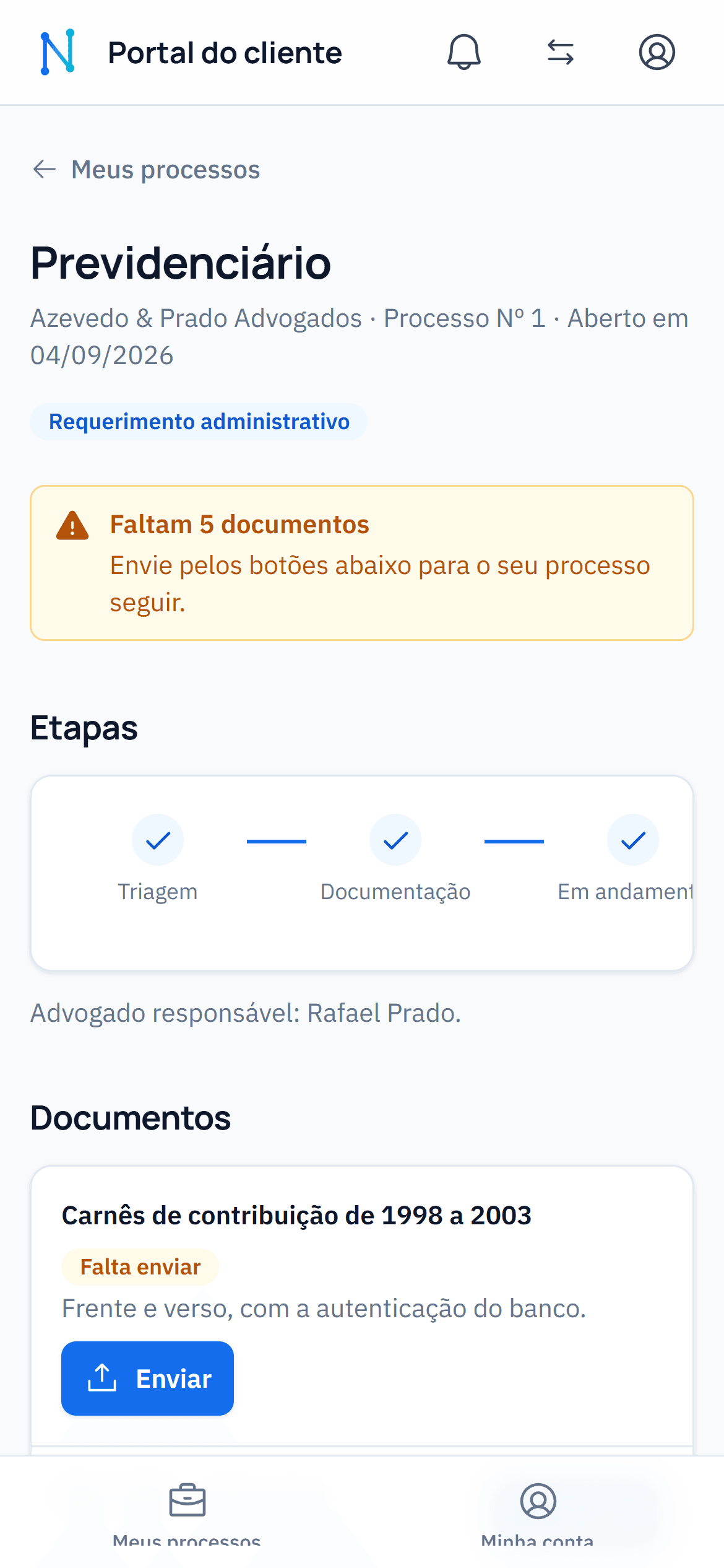 Portal do cliente: etapas do processo, advogado responsável e documentos a enviar.